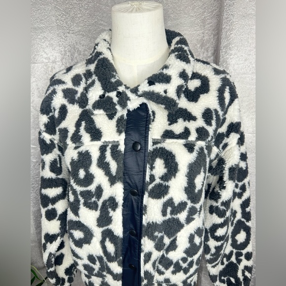 Old Navy Women’s Leopard Print Cozy Sherpa Snap-Front Flurry  Crop Jacket XS - Picture 4 of 14